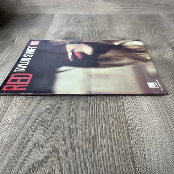 Taylor Swift Red Sheet Music Easy Guitar with Tablature Songbook Hal Leonard - Picture 4 of 5